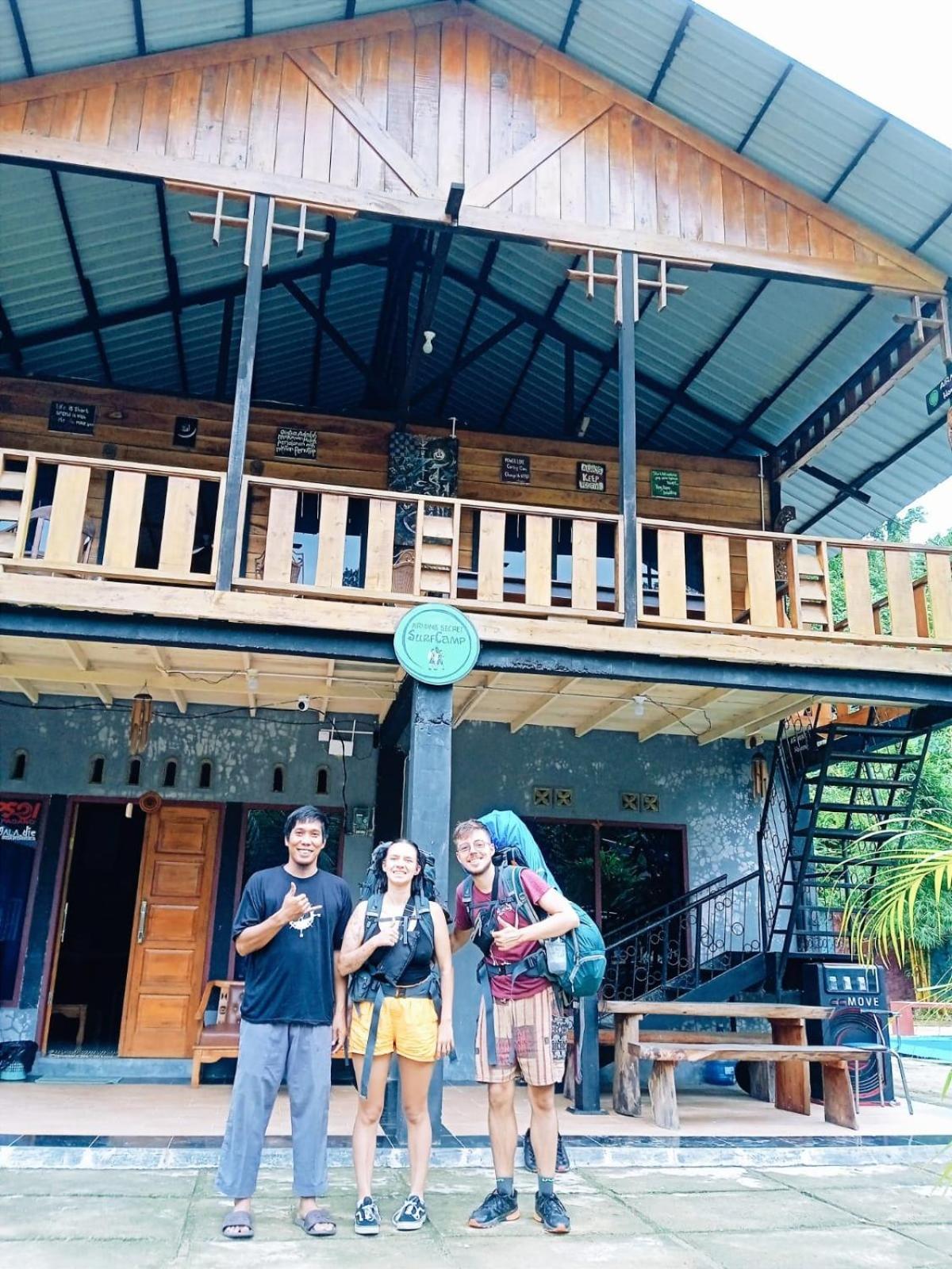 Ferienwohnung Air Manis Secret Surfcamp Taluk Batung Exterior foto