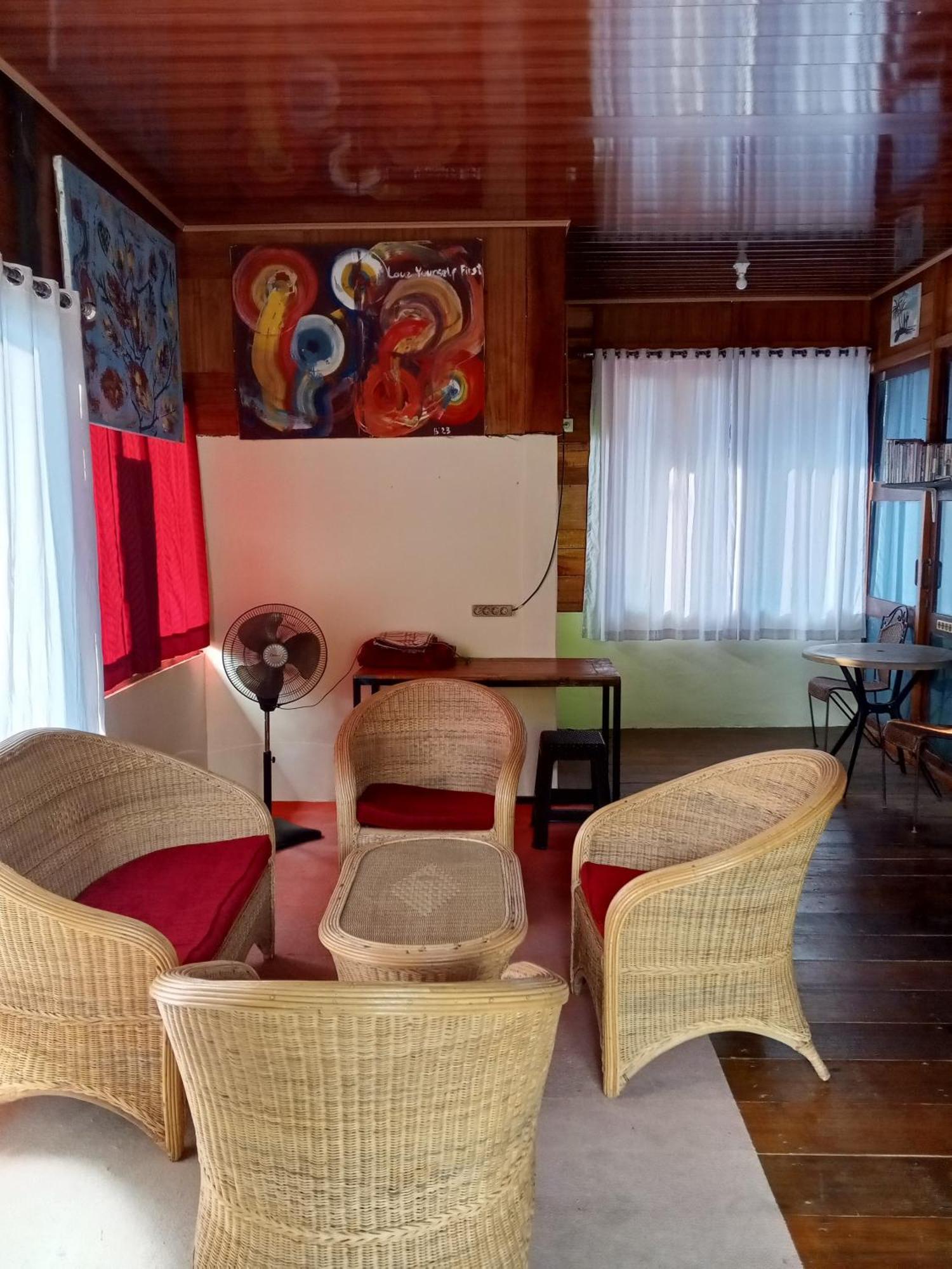 Ferienwohnung Air Manis Secret Surfcamp Taluk Batung Exterior foto