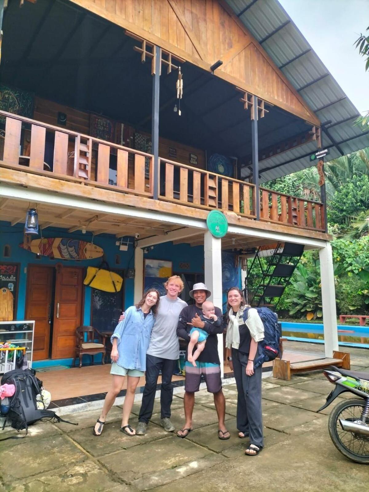 Ferienwohnung Air Manis Secret Surfcamp Taluk Batung Exterior foto