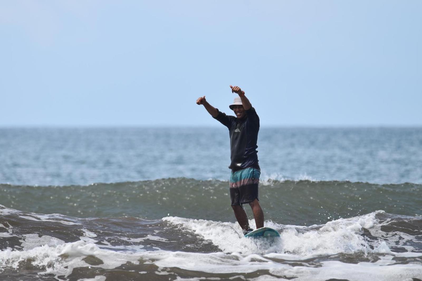 Ferienwohnung Air Manis Secret Surfcamp Taluk Batung Exterior foto
